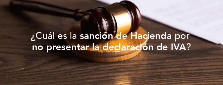 empresa revisando las sanciones de Hacienda por no presentar el IVA