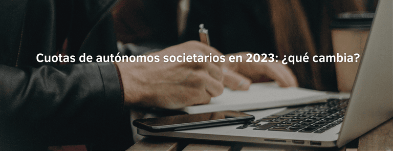 autónomo societario revisando las cuotas de autónomos societarios en 2023